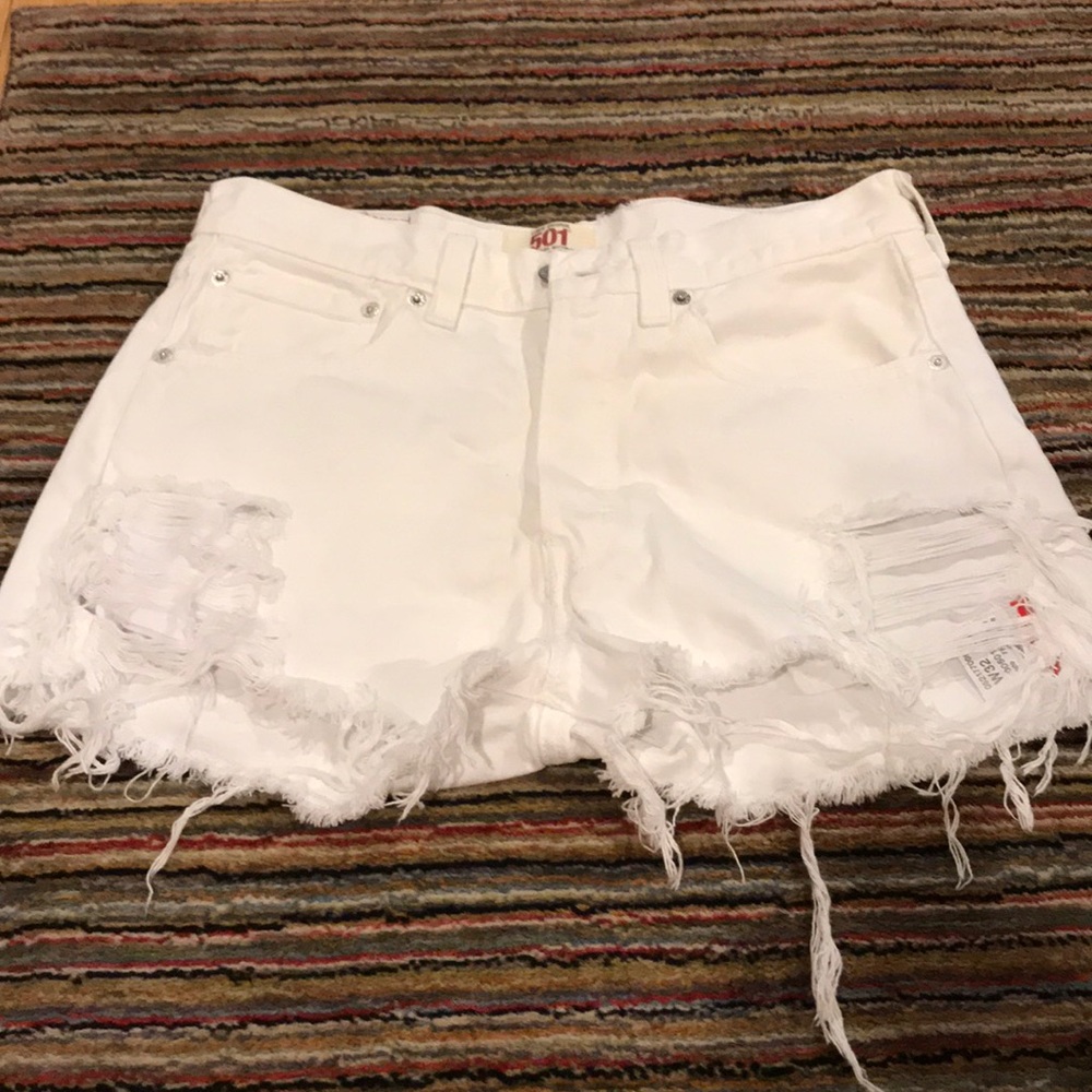 Levi wedgie shorts distressed